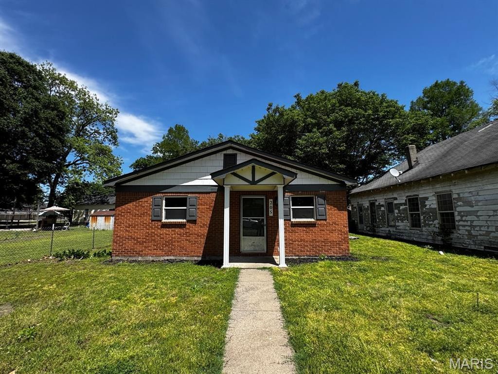 Photo of 205 E 9th Street, Caruthersville, MO 63830 (MLS # 26029629)