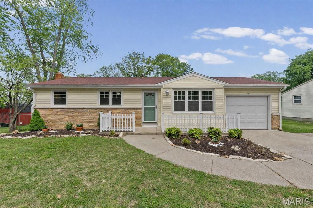 Photo of 366 Edgewood Drive, Cape Girardeau, MO 63703 (MLS # 26026887)