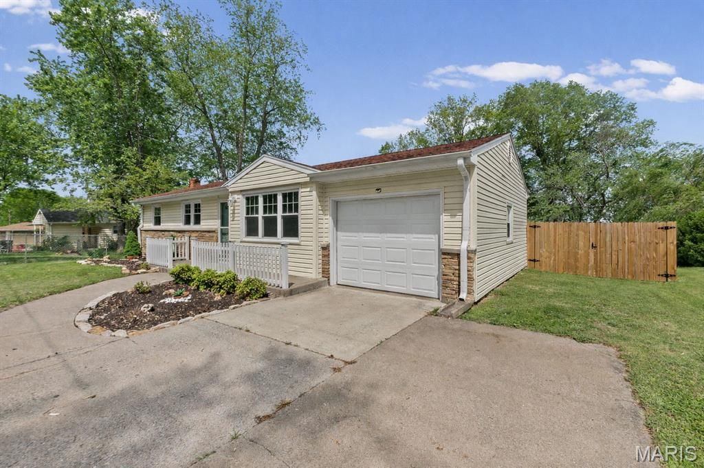 Photo of 366 Edgewood Drive, Cape Girardeau, MO 63703 (MLS # 26026887)