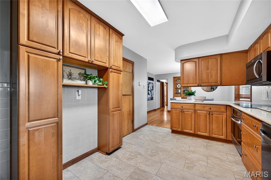 Elmwood Manor - Residential