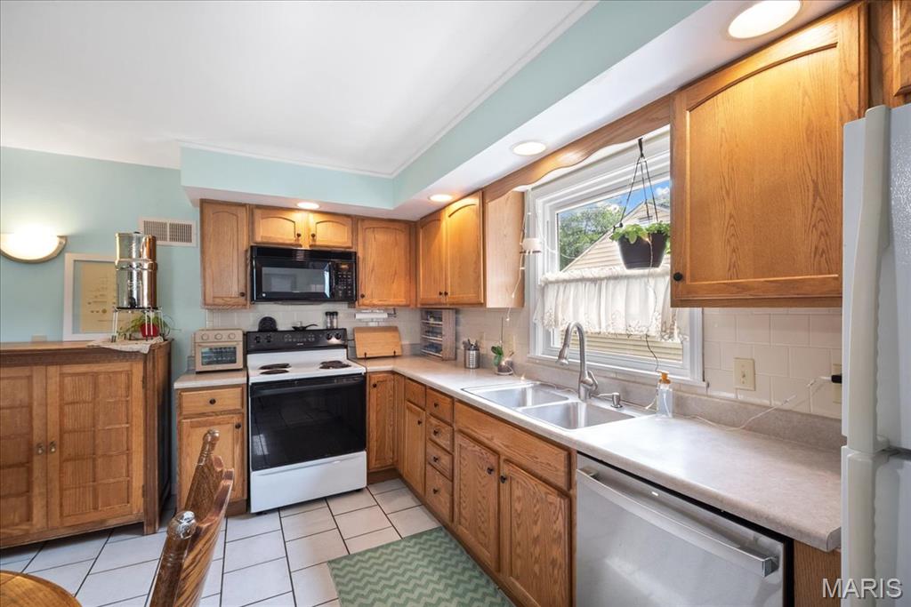 St Charles, Missouri 63301, United States, 4 Bedrooms Bedrooms, ,2 BathroomsBathrooms,Residential,Active,143749