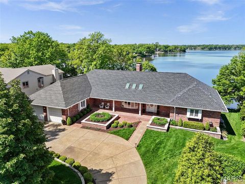 Photo of 27 Lake Forest Circle, Lake Saint Louis, MO 63367 (MLS # 25024976)