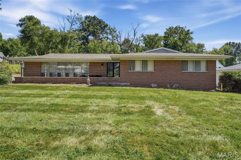 Photo of 8 Wedgewood Lane, St Louis, MO 63141 (MLS # 26054455)