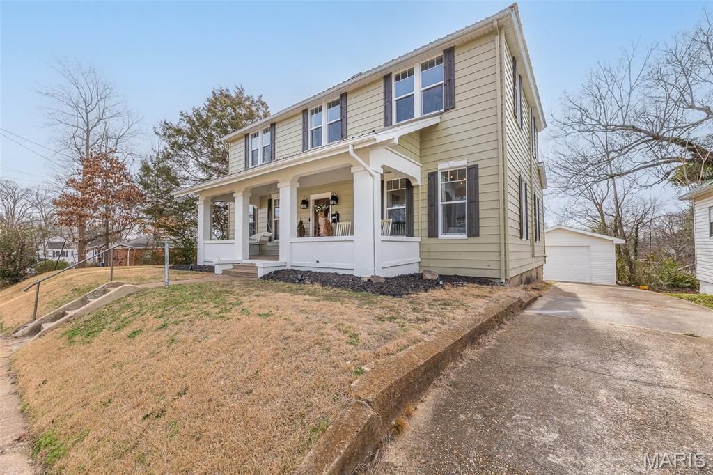 Photo of 938 Poplar Street, Poplar Bluff, MO 63901 (MLS # 26003735)