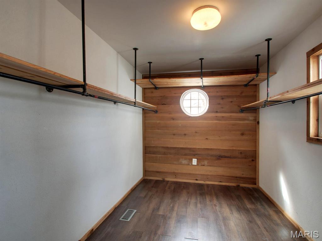 Holmes - Residential