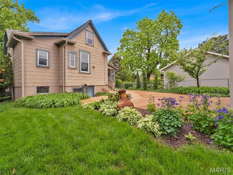 Tiny photo for 440 E Bradford Avenue, Webster Groves, MO 63119 (MLS # 26019232)