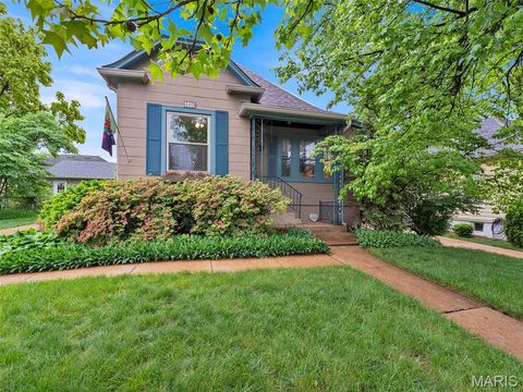 Photo of 440 E Bradford Avenue, Webster Groves, MO 63119 (MLS # 26019232)