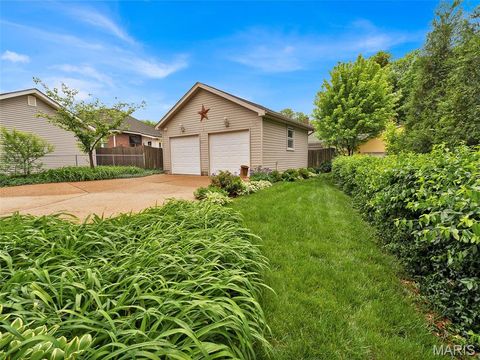 Tiny photo for 440 E Bradford Avenue, Webster Groves, MO 63119 (MLS # 26019232)