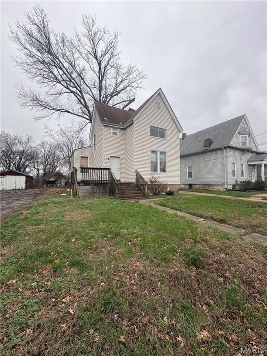 Attention Investors!

Don’t miss this incredible opportunity to transform a solid property with great potential!

Property Features:

2-story home

1,660 sq ft of living space

Full basement

Detached 2-car garage

Cozy living room with fireplace

This home is ready for renovation—perfect for investors looking to add value and maximize returns. Bring your vision and turn this property into something special!

Great potential for fix-and-flip or long-term rental.