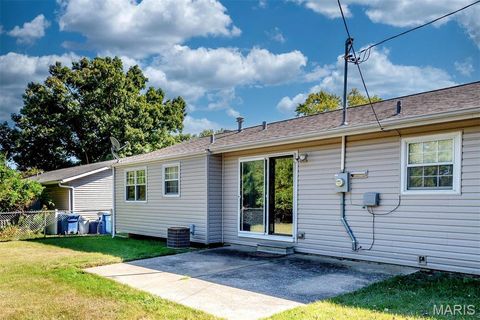 Tiny photo for 12759 Foxhound Drive, Maryland Heights, MO 63043 (MLS # 25069368)