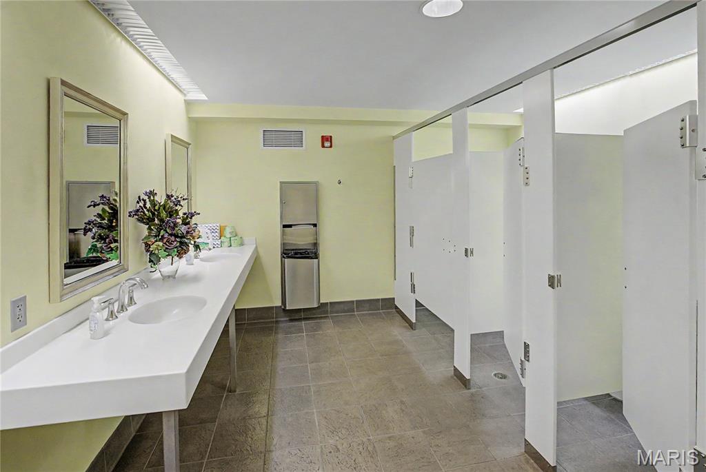 Range D - Commercial Lease