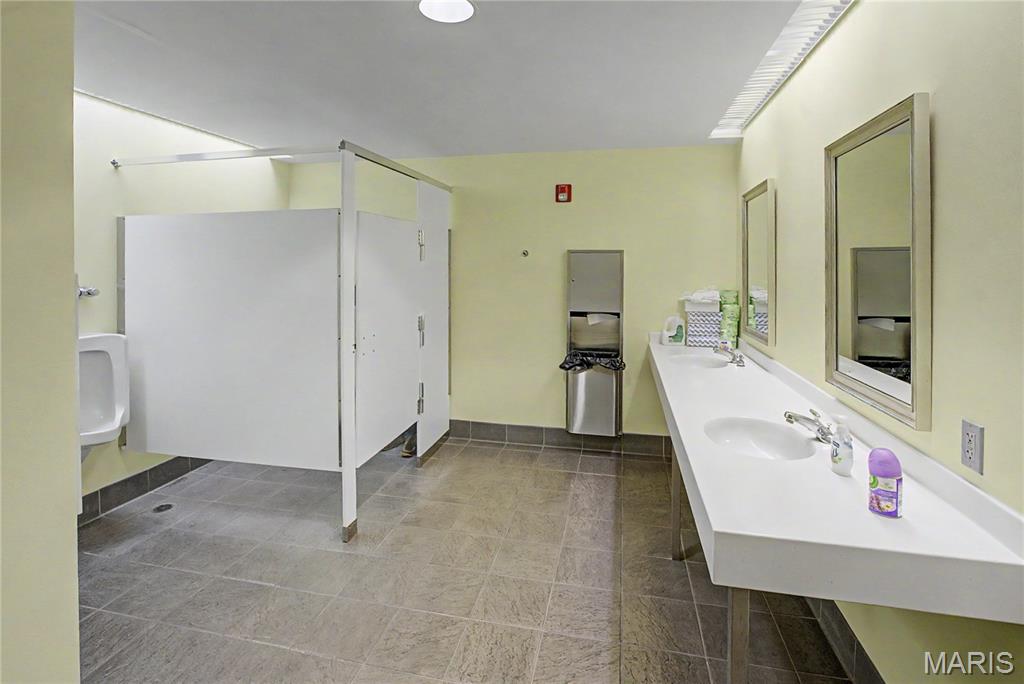 Range D - Commercial Lease