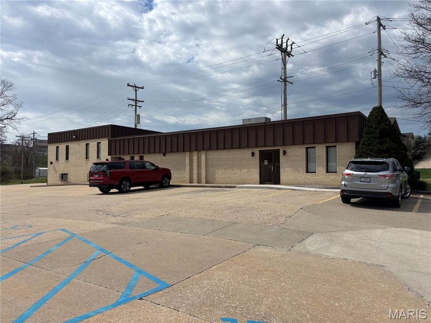 NEED SPACE?
Great location for a service business or professional office! This Independence location provides excellent visibility, nice existing signage to customize for your business, and plenty of parking! Everything except the tenant's internet service is included in the monthly lease amount. Call for a look!