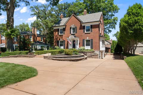 Photo of 582 S Berry Road, Webster Groves, MO 63122 (MLS # 26037905)