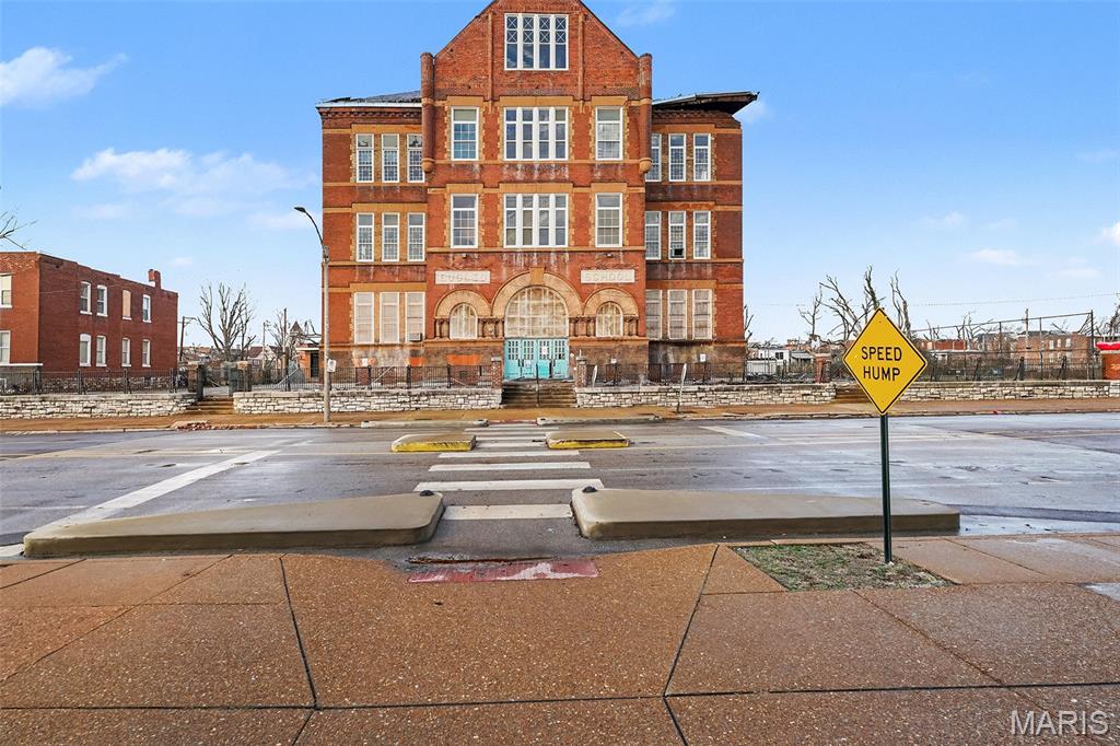 1131 N Euclid Avenue