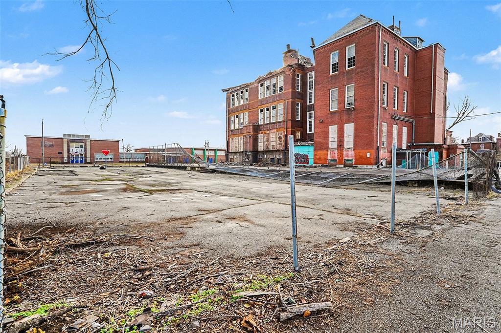 Aubert Place Add - Commercial Sale