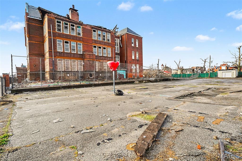 Aubert Place Add - Commercial Sale