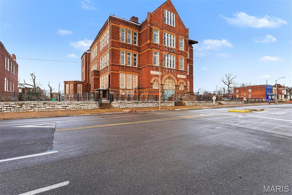 1131 N Euclid Avenue