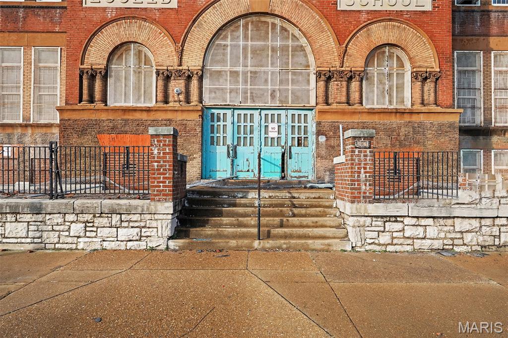 1131 N Euclid Avenue