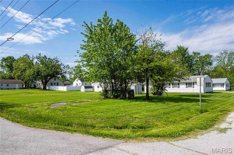 Tiny photo for 2 Garden Lane, Monroe City, MO 63456 (MLS # 26031125)