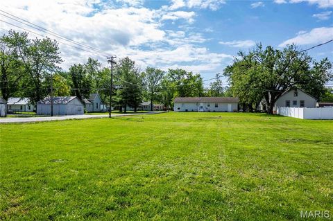Tiny photo for 2 Garden Lane, Monroe City, MO 63456 (MLS # 26031125)