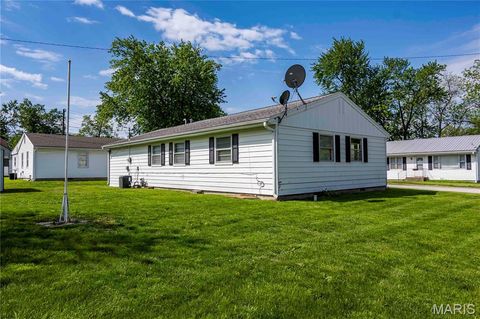 Tiny photo for 2 Garden Lane, Monroe City, MO 63456 (MLS # 26031125)