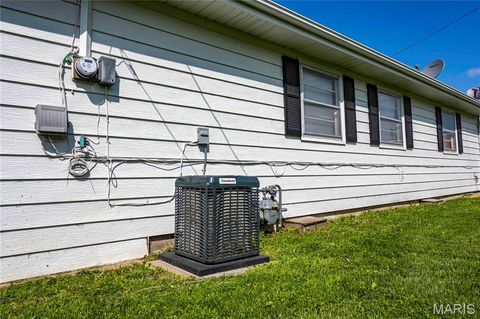 Tiny photo for 2 Garden Lane, Monroe City, MO 63456 (MLS # 26031125)