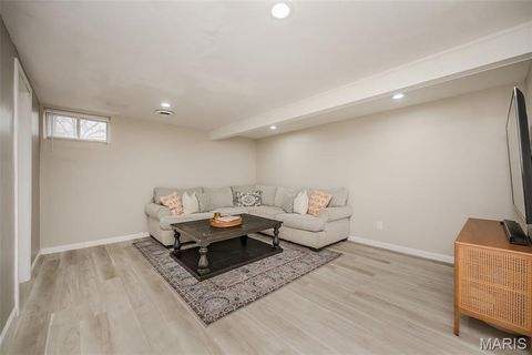 Tiny photo for 6 Pittsfield Court, Chesterfield, MO 63017 (MLS # 26011665)