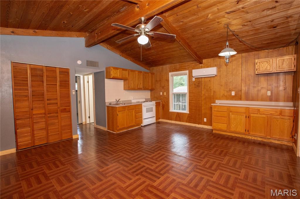 Cuba, Missouri 65453, United States, 2 Bedrooms Bedrooms, ,1 BathroomBathrooms,Residential,Pending,195904