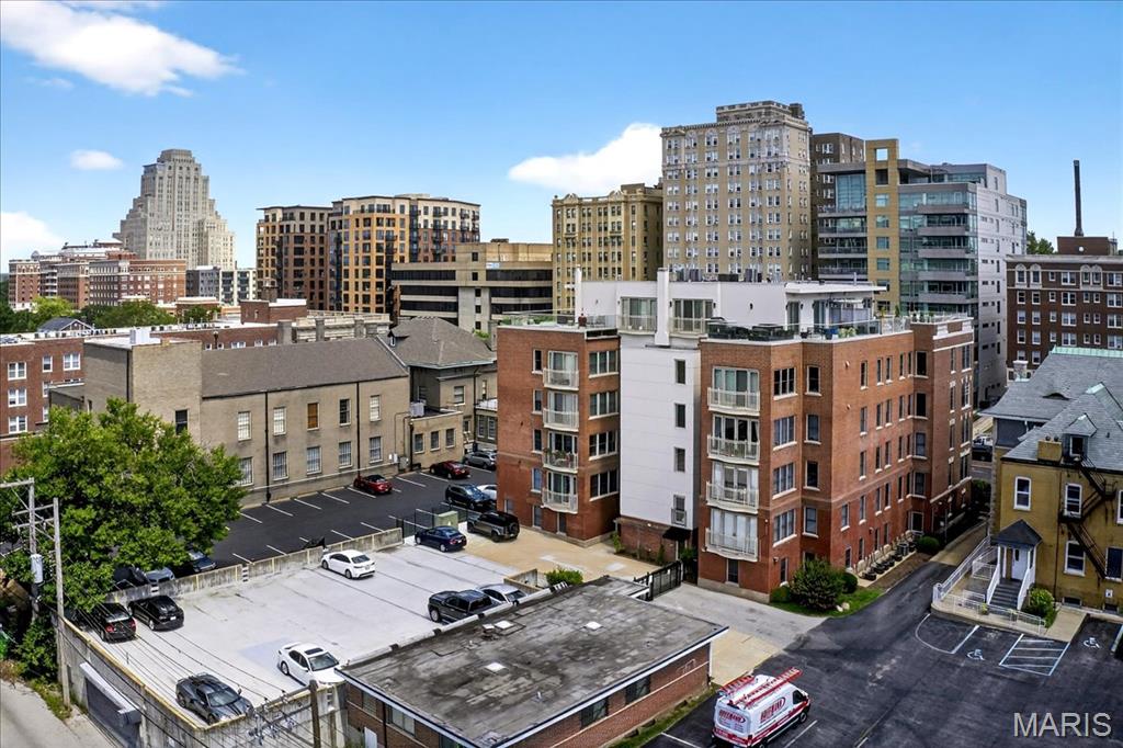 St Louis, Missouri 63108, United States, 2 Bedrooms Bedrooms, ,2 BathroomsBathrooms,Residential,Active,196012