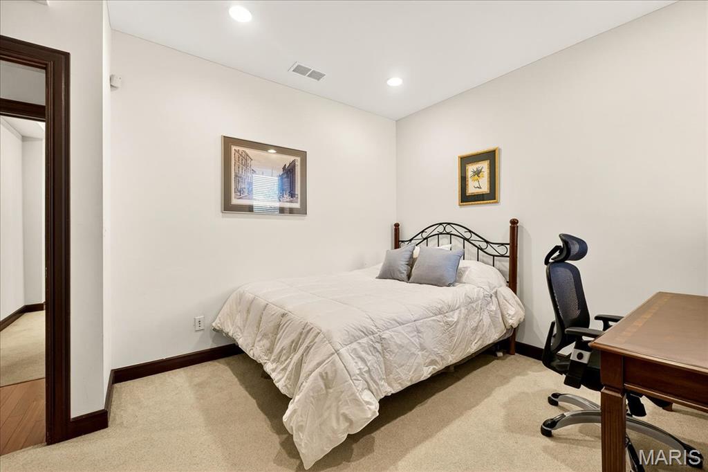 St Louis, Missouri 63108, United States, 2 Bedrooms Bedrooms, ,2 BathroomsBathrooms,Residential,Active,196012