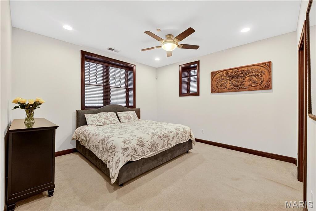 St Louis, Missouri 63108, United States, 2 Bedrooms Bedrooms, ,2 BathroomsBathrooms,Residential,Active,196012