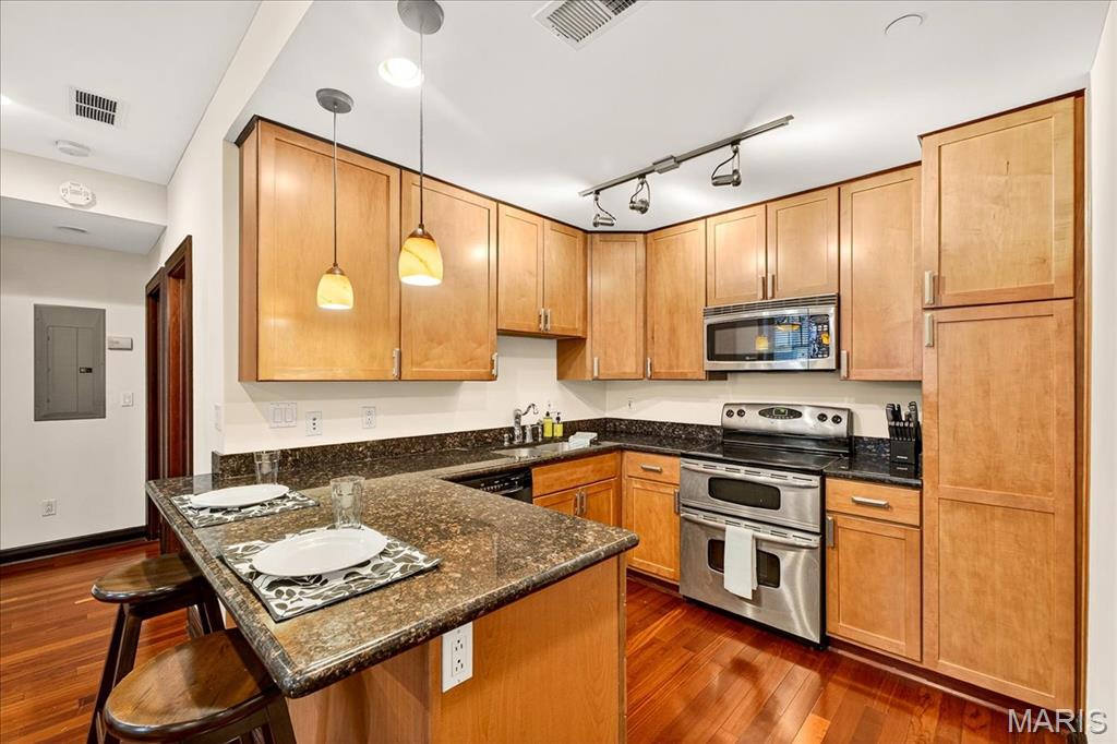 St Louis, Missouri 63108, United States, 2 Bedrooms Bedrooms, ,2 BathroomsBathrooms,Residential,Active,196012