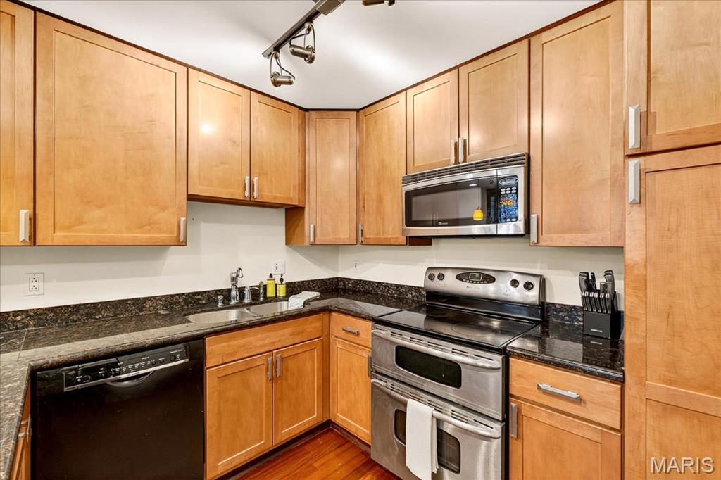 St Louis, Missouri 63108, United States, 2 Bedrooms Bedrooms, ,2 BathroomsBathrooms,Residential,Active,196012