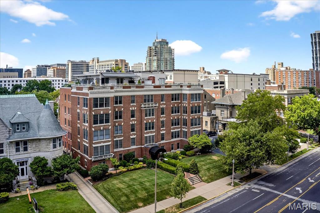 St Louis, Missouri 63108, United States, 2 Bedrooms Bedrooms, ,2 BathroomsBathrooms,Residential,Active,196012