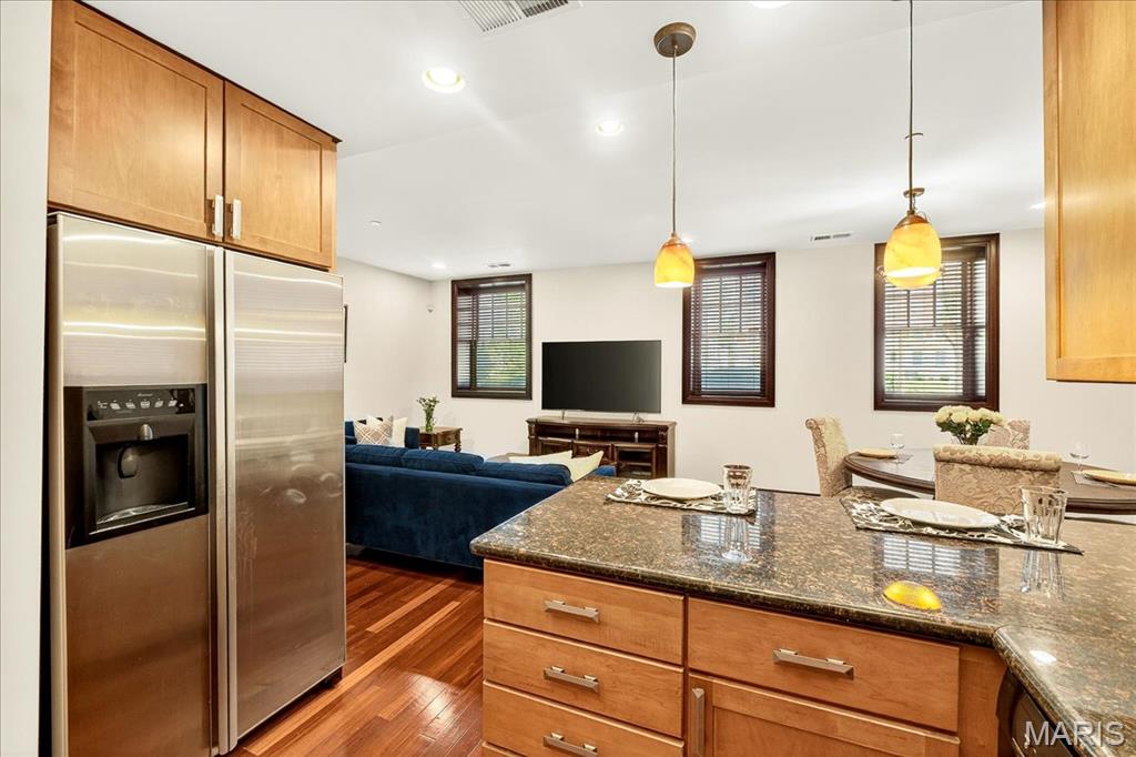 St Louis, Missouri 63108, United States, 2 Bedrooms Bedrooms, ,2 BathroomsBathrooms,Residential,Active,196012