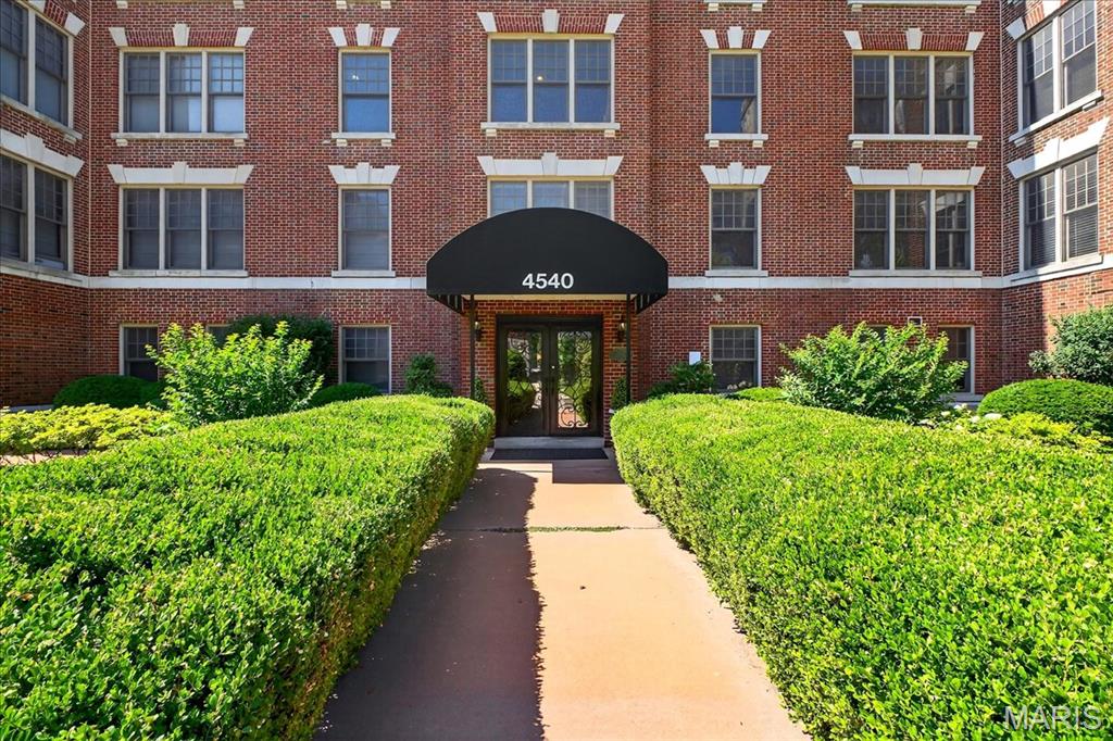 St Louis, Missouri 63108, United States, 2 Bedrooms Bedrooms, ,2 BathroomsBathrooms,Residential,Active,196012