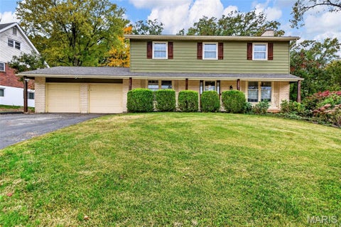 Photo of 451 Wildwood Parkway, Ballwin, MO 63011 (MLS # 26069184)