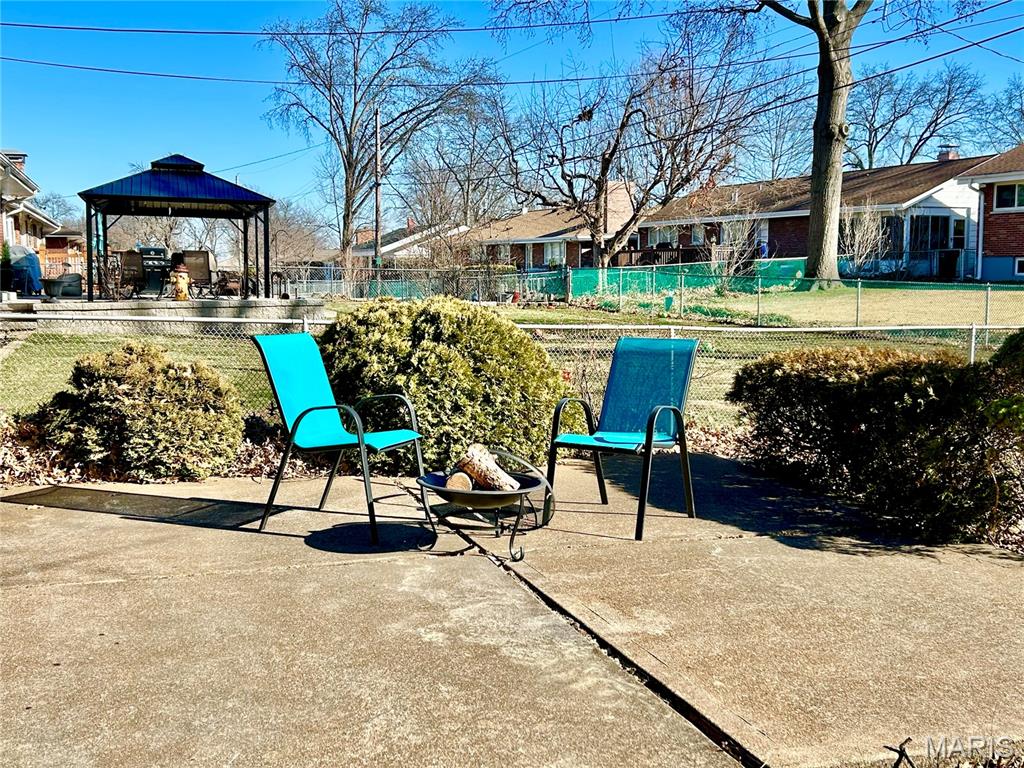 Pebble Hill 6 - Residential