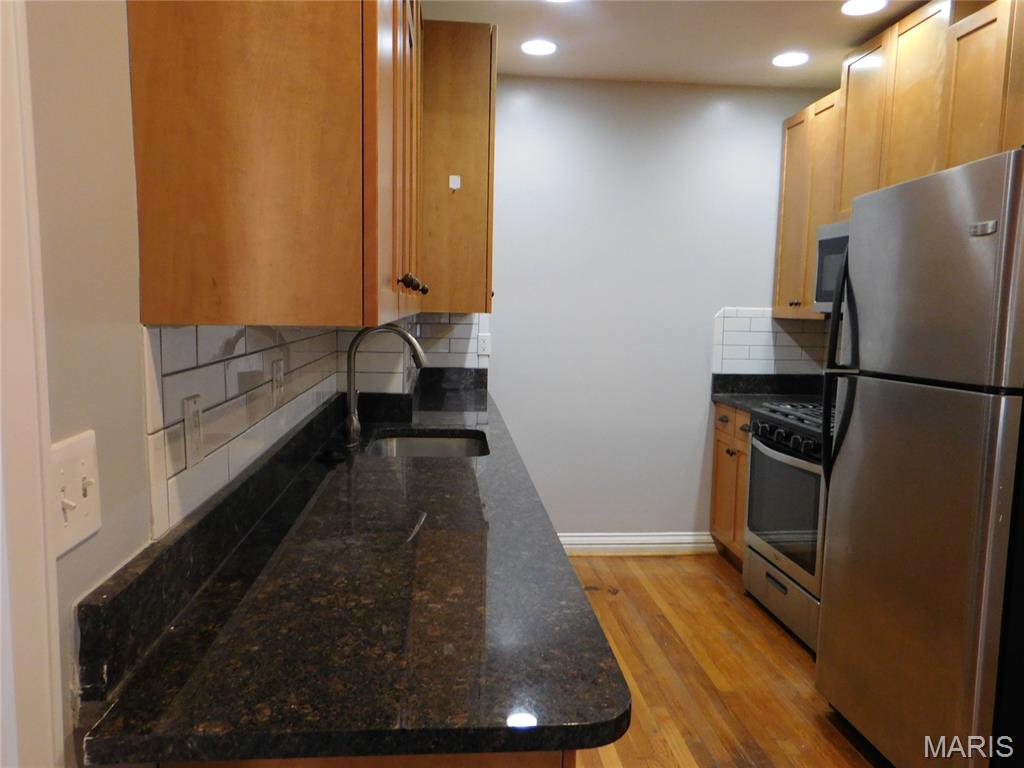 757 Syracuse Avenue 1N