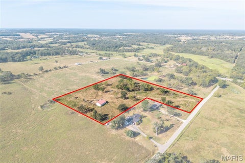 Photo of 2 Equestrian Road, Lebanon, MO 65536 (MLS # 26068824)