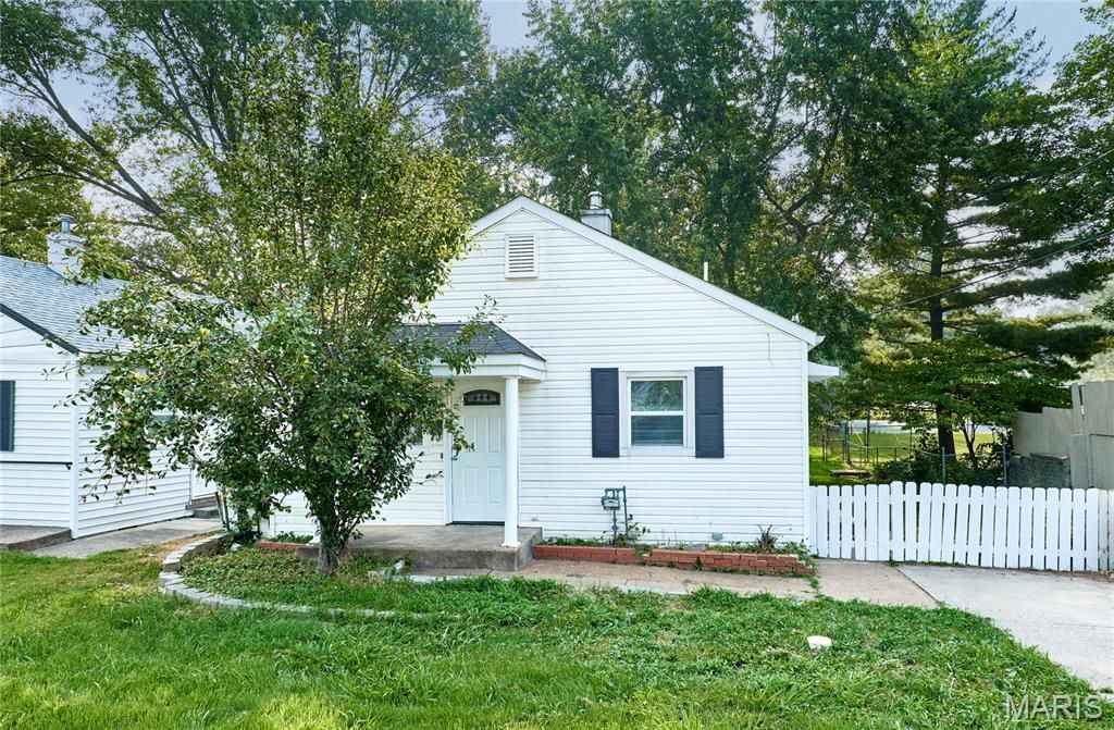 Photo of 3346 Saint Joachim Lane, St Ann, MO 63074 (MLS # 26013682)