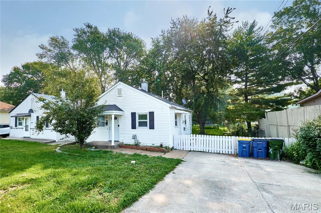 Photo of 3346 Saint Joachim Lane, St Ann, MO 63074 (MLS # 26013682)