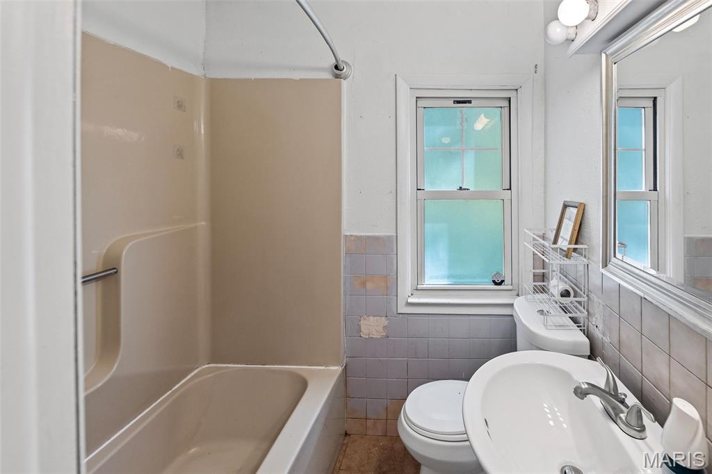 Caseyville, Illinois 62232, United States, 2 Bedrooms Bedrooms, ,1 BathroomBathrooms,Residential,Active,231109