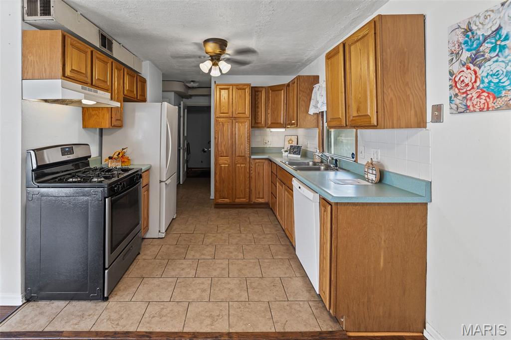 Caseyville, Illinois 62232, United States, 2 Bedrooms Bedrooms, ,1 BathroomBathrooms,Residential,Active,231109