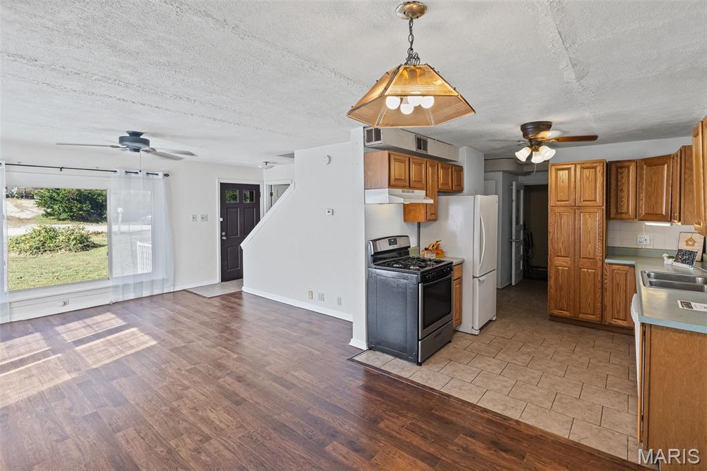 Caseyville, Illinois 62232, United States, 2 Bedrooms Bedrooms, ,1 BathroomBathrooms,Residential,Active,231109