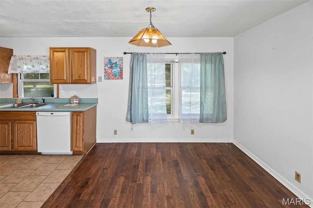 Caseyville, Illinois 62232, United States, 2 Bedrooms Bedrooms, ,1 BathroomBathrooms,Residential,Active,231109