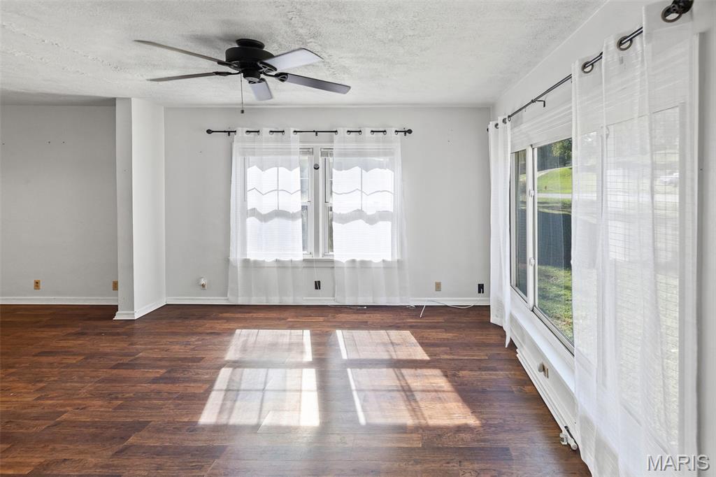 Caseyville, Illinois 62232, United States, 2 Bedrooms Bedrooms, ,1 BathroomBathrooms,Residential,Active,231109