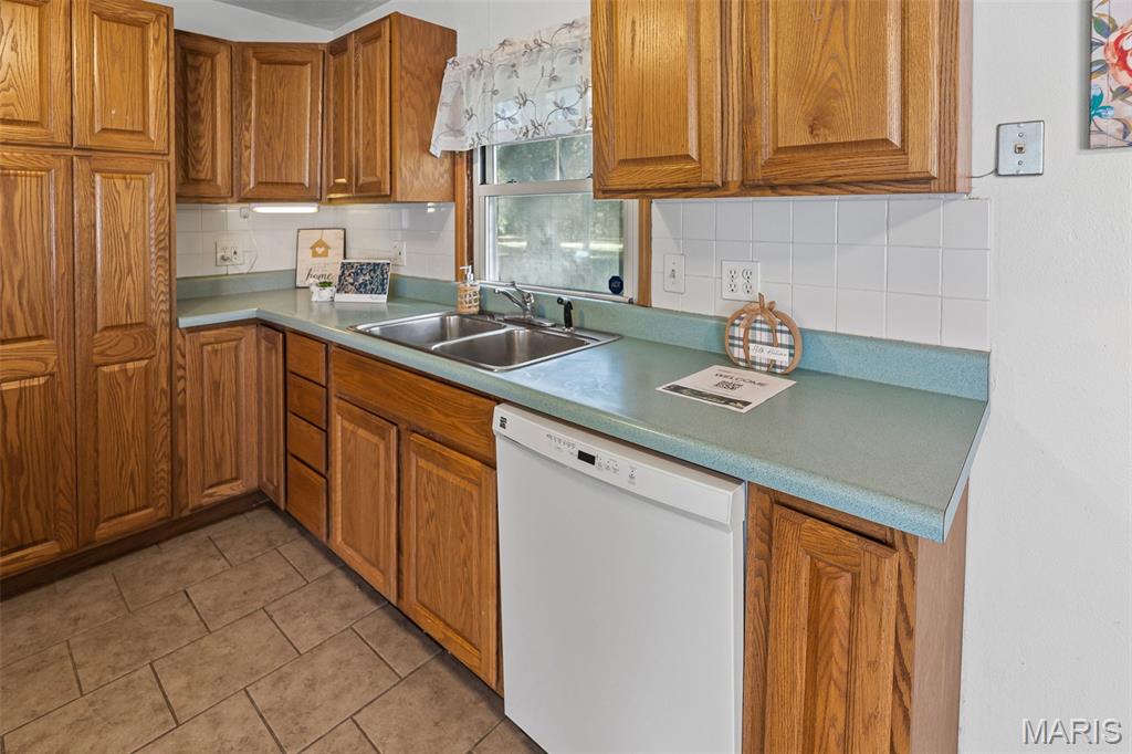 Caseyville, Illinois 62232, United States, 2 Bedrooms Bedrooms, ,1 BathroomBathrooms,Residential,Active,231109