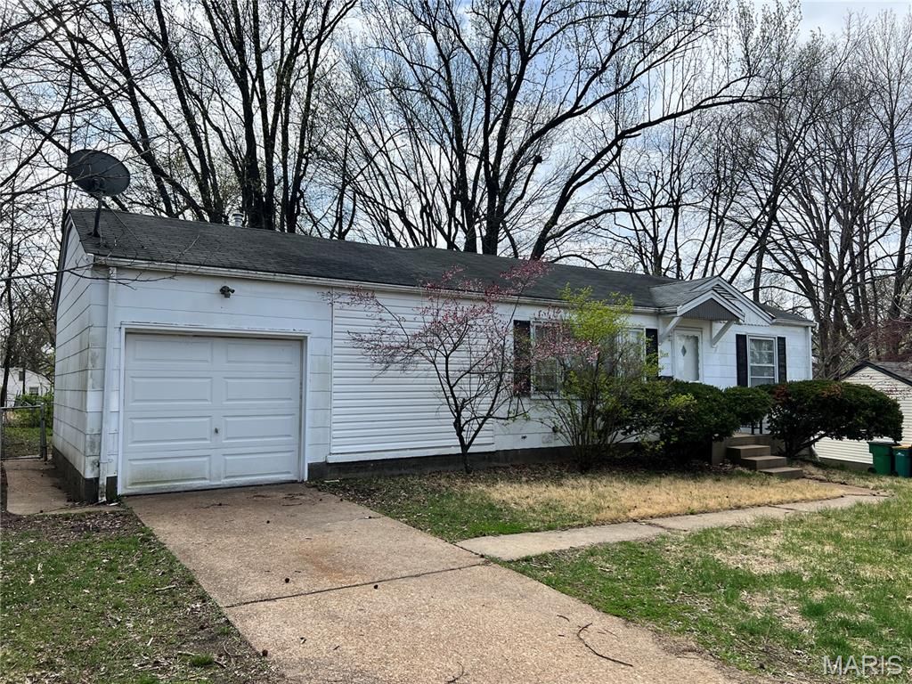 Photo of 1208 Rapid, St Louis, MO 63137 (MLS # 26031870)